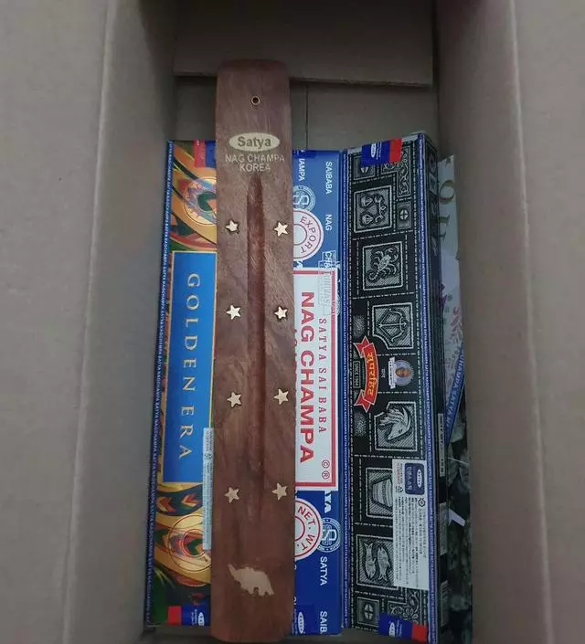 예전부터 사용하고 있는데 선물하려고 주문했어요 손상없이 빠르게 배송 되었네요
