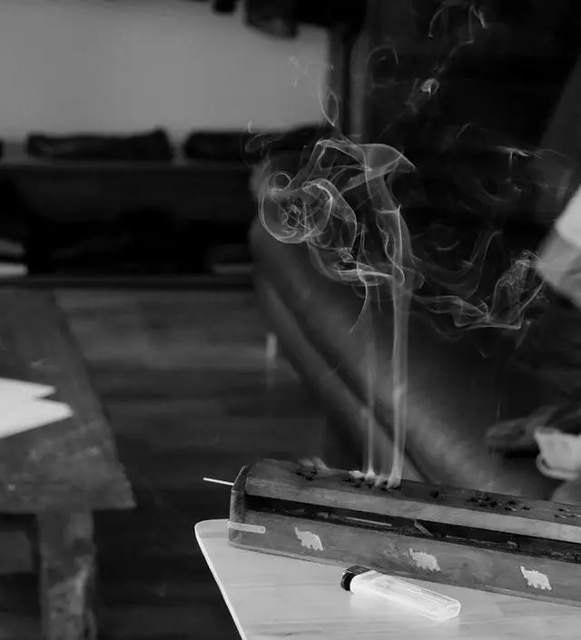 아침에 일어나서 하나 피우면서 생각을 정리하는 것이 나의 요즈음 루틴이다. 멋있는 간