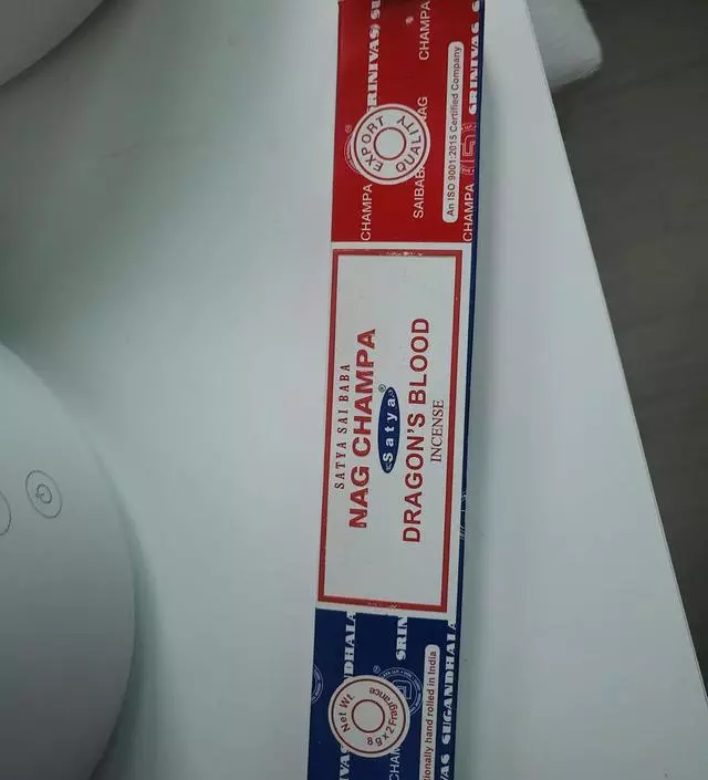 향이 포근하면서 절향이어서 너무좋구요 가루만남았을때도 은은하게 향이나서좋아요 홀