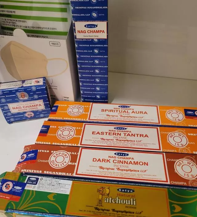 레몬그라스는 나그참파 다음으로 젤 좋아요 상쾌하고 향긋하고 단점이 없는 향입니다
