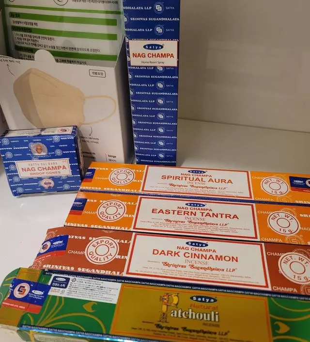 애정하는 나그참파입니다 나그참파 향은 가장 무난하고 호불호가 없구요 다크시나몬 파