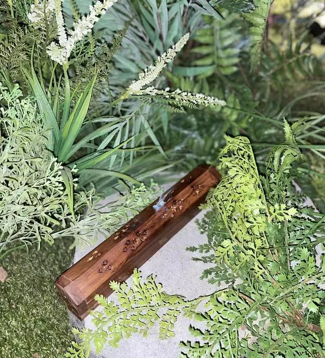 시그니쳐와 팔로산토만 쓰다가 라이브 때 추천 해주신 드래곤 블러드 피워 봤는데.. 최