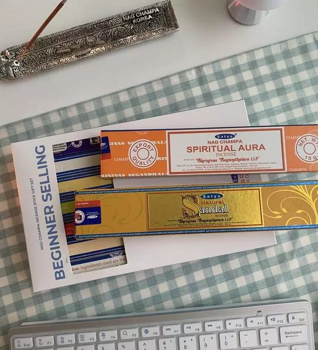 추천 받고 산달 샀는데 톡톡 쏘는 듯한 상큼한 향이 너무 좋네요 입문자라 비기너랑 산