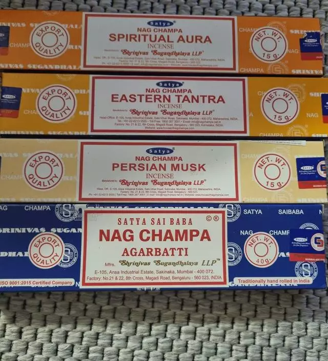 처음 구매해봤는데 빠른 배송 만족합니다. 향은 천천히 경험해볼게요
