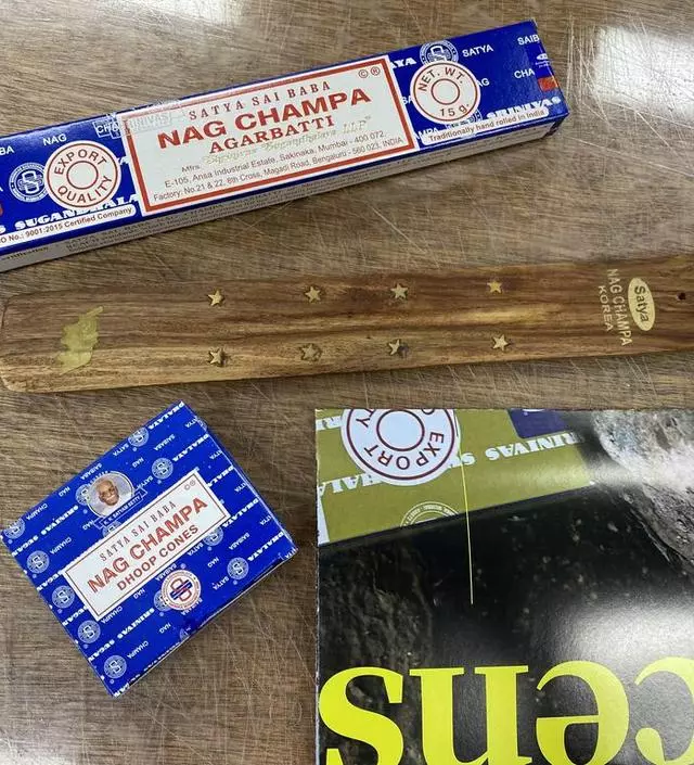 말로만 듣다가 처음 사봤는데 피우기도 전에 향이 너무 좋네요!
