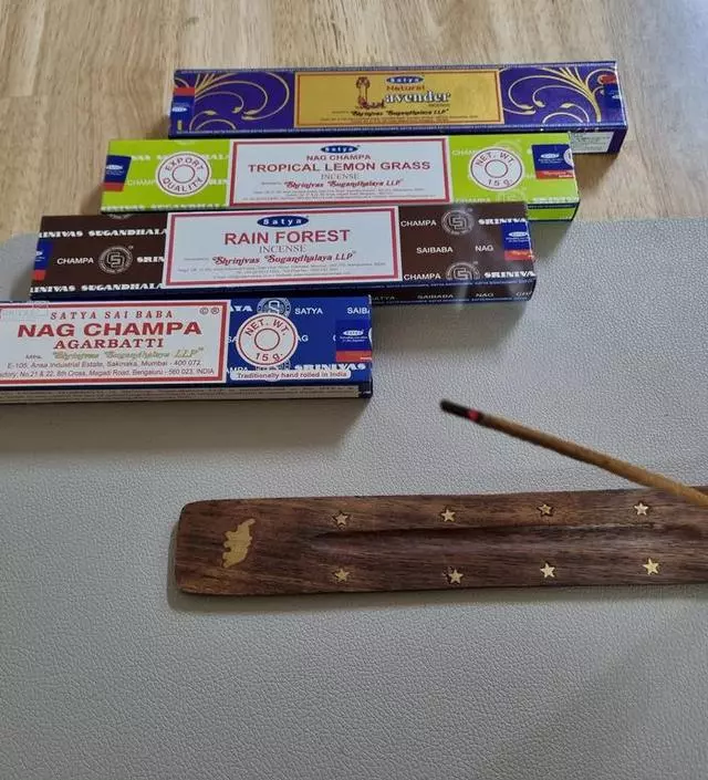 인센스 초보인데 추천향 위주로 샀어요 향 진짜 너무너무 좋아서 감동이에요!!
