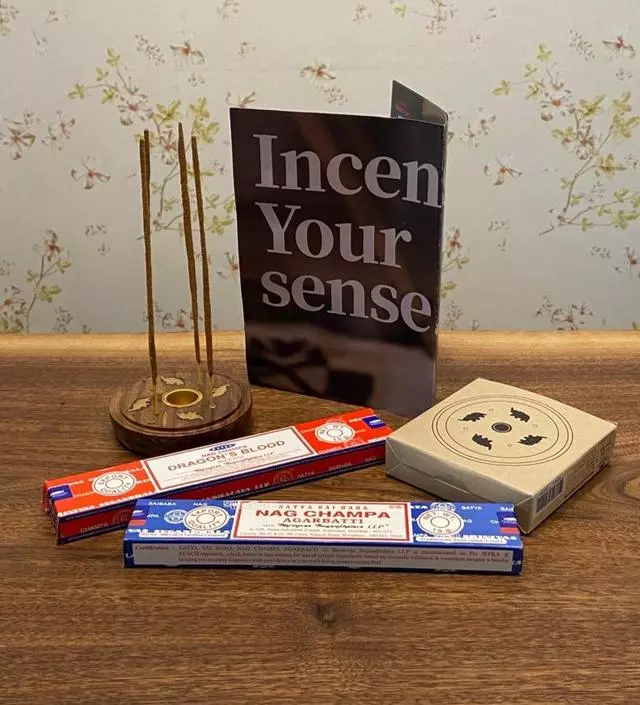 집안에 냄새 없애기로는 향이 최고입니다. 추워지기 전까진 환기시키면서 피우면 딱이예