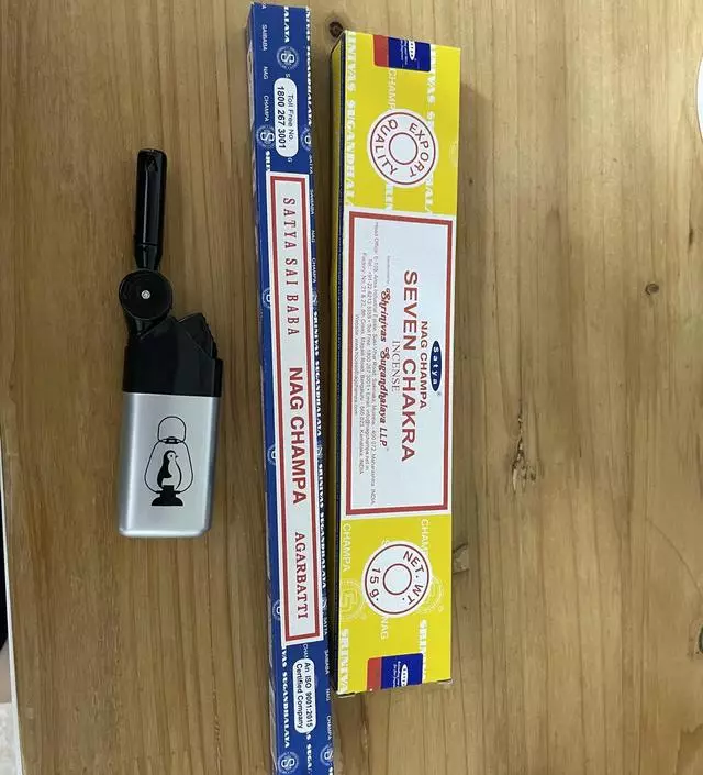 차에 방향제로 그냥 둬도 괜찮아서 더 샀는데 오리지널이 전 갠적으로 더 좋은거 같아요