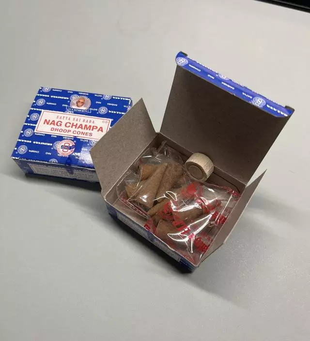 향도 너무 좋고 작은 콘 받침대가 들어있어서 좋네요!
