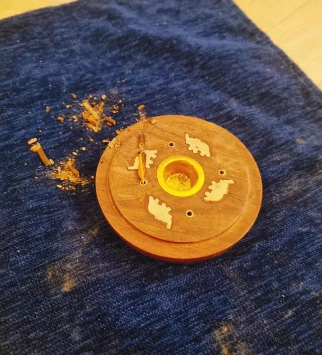 향을 피우지않고 침대맡에만 놔도 풍기는 향이 너무 좋아요
