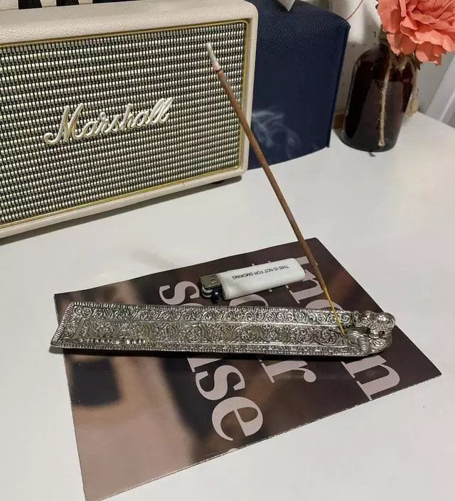 향 너무 맘에 들어요. 태우기 전 향도 좋고 태우면서 발향도 완전 제 스타일입니다. 같