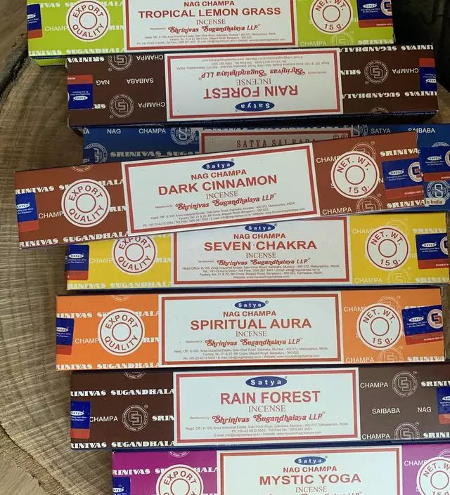 배송도 빠르고 향도 너무 좋고 포스터도 예뻐서 방에 붙여놨어요
