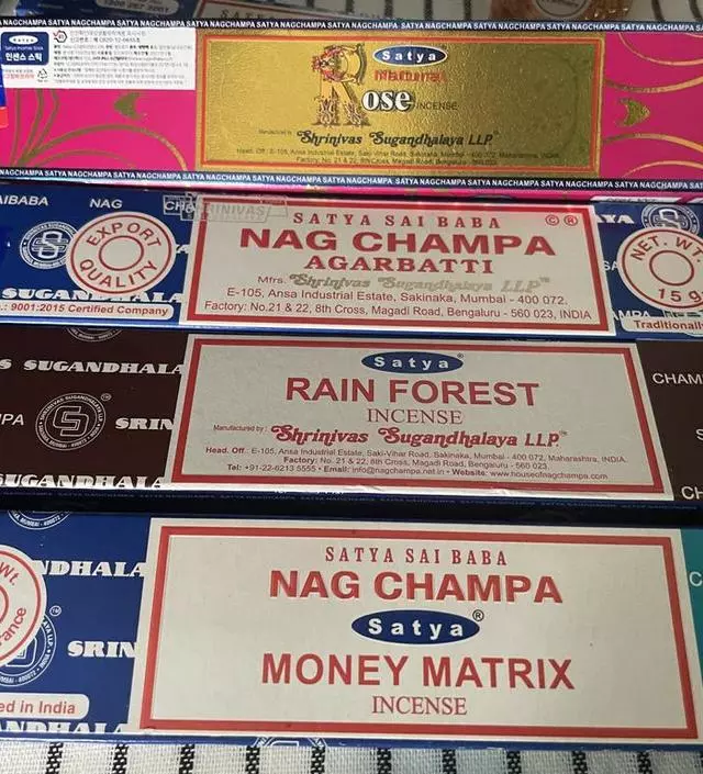 은은한 로즈향이 좋아서 드레스룸에 잘 어울려요
