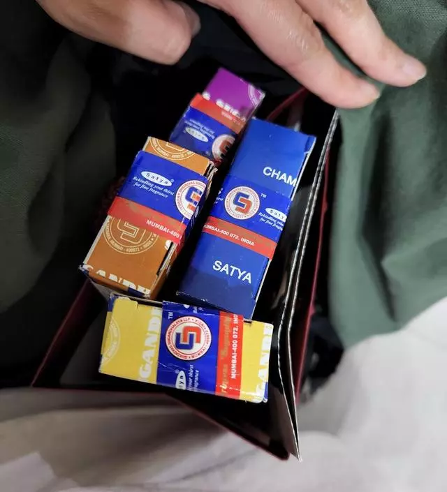 너무좋아하는 인센스라 늘 잘 쓰고있습니다
