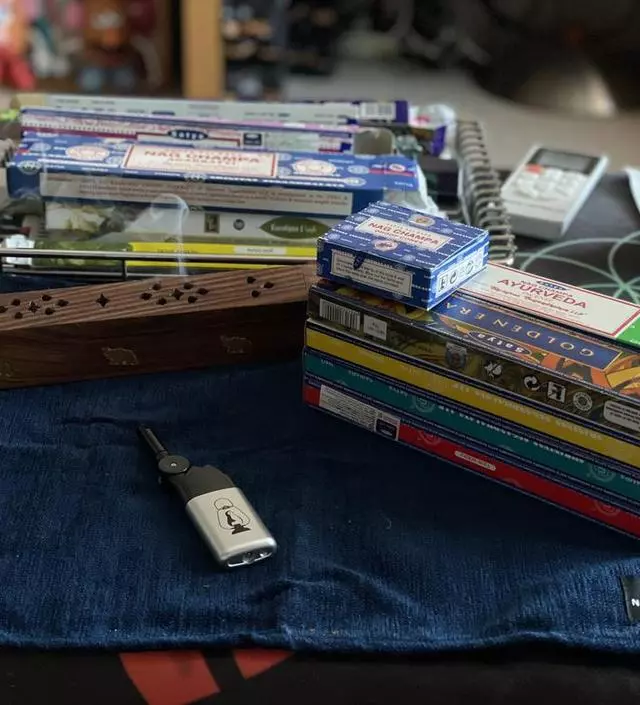 인센스 아직 많은데 이번에 이벤트도 라고 받침대도 다른걸로 하나 구매했는데 너무 이