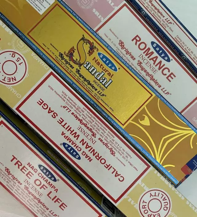 인센스의 매력에 빠지면서 하루에 한번은 꼭 피우게 되네요
