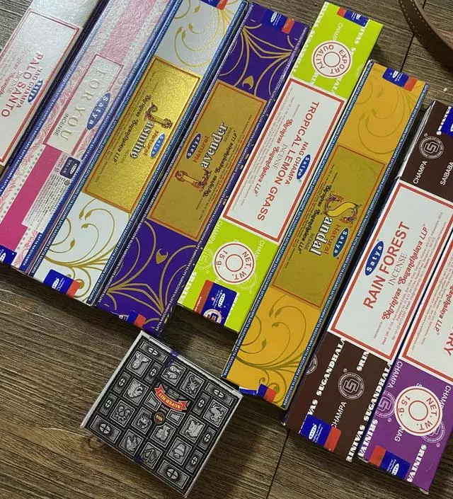 선물로 받고 좋아서 다른향도 구매했어요
