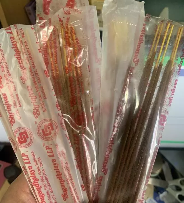 처음에 사보고 그냥 무슨 향이든 다 좋다 싶어서 다 까놓고 그냥 쓰는데 아 하나정도가