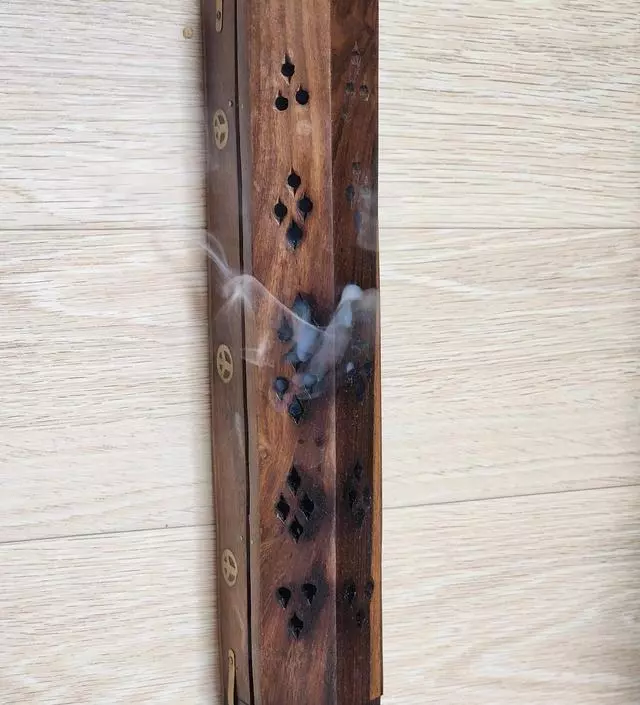 역시 시그니처가 향이 제일 좋은거같아요 서비서로 주신10g도 너무 좋아요
