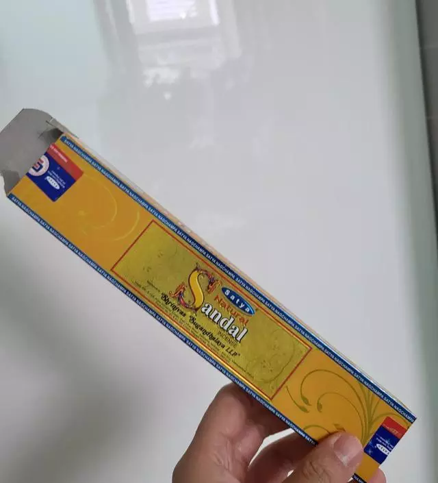 환기는 필수입니다. 창밖 가까이에서 피우는 게 더 좋아요
