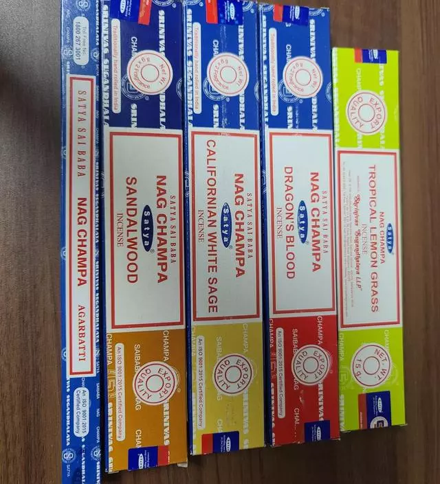 향이 굉장히 다양해서 원하는 인센스 향조 피워볼 수 있어 맘에 듭니다!
