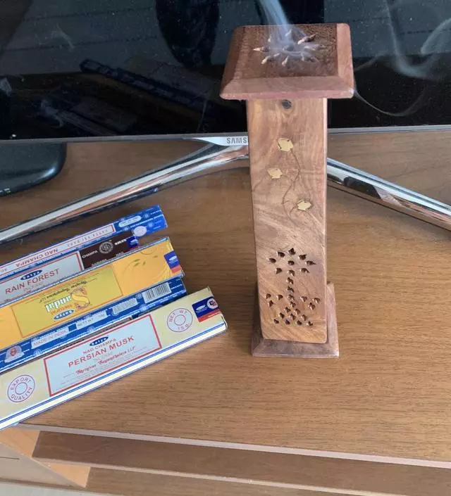 향이 너무 좋아요 머리아프지도 않고 딱 좋아하는 느낌의 냄새입니다 하나씩 다른것도 