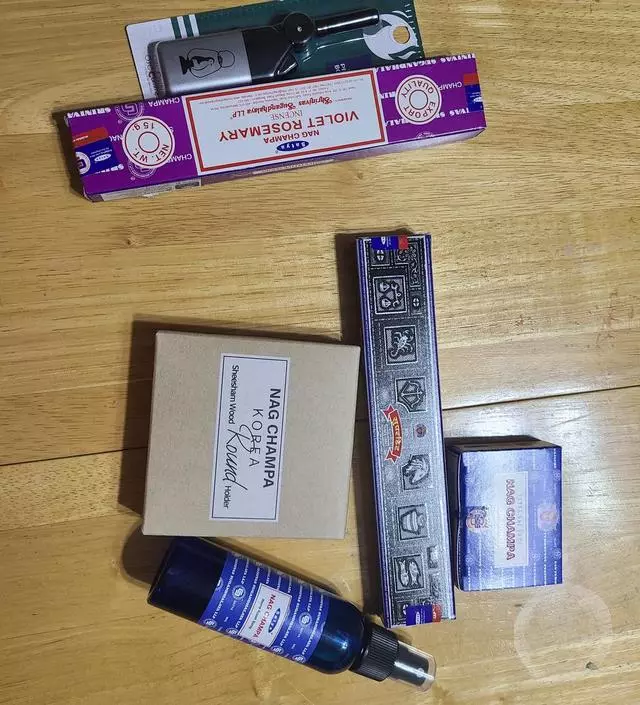 애정하는 나그참파! 바이올렛로즈마리향과 라이터는 사은품으로 주셨어요. 심신의 안정