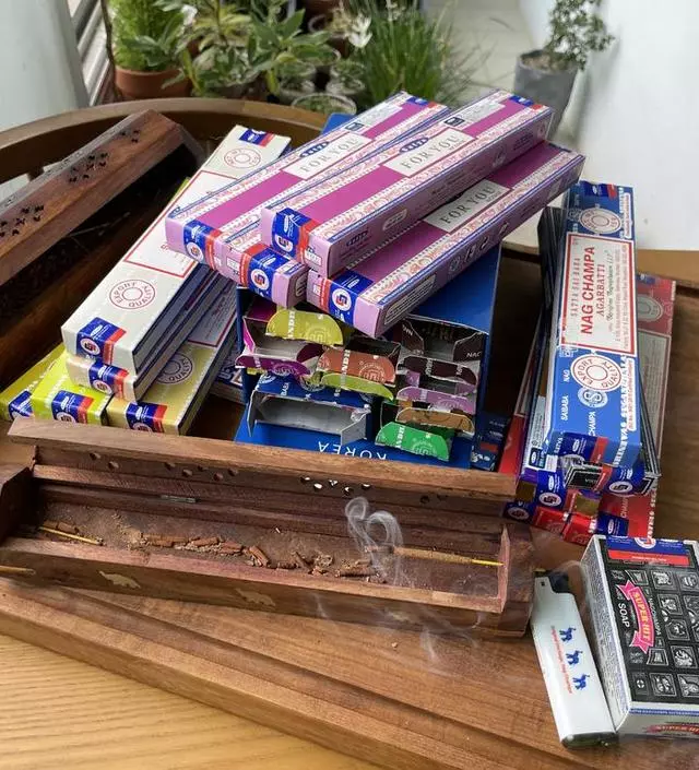 나그참파 인센스는 다양한 향과 가성비갑으로 구성되어 있어 ~ 하루에 5개 이상 피워대