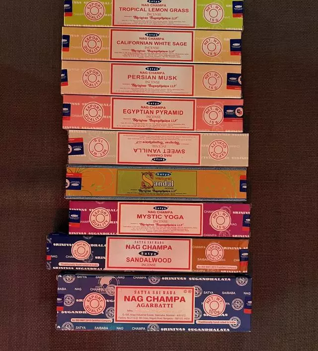 늘 사용하는거예요 스튜디오가 지하라 인센스만큼 향이 오래가고 멀리퍼지는것이 없더라