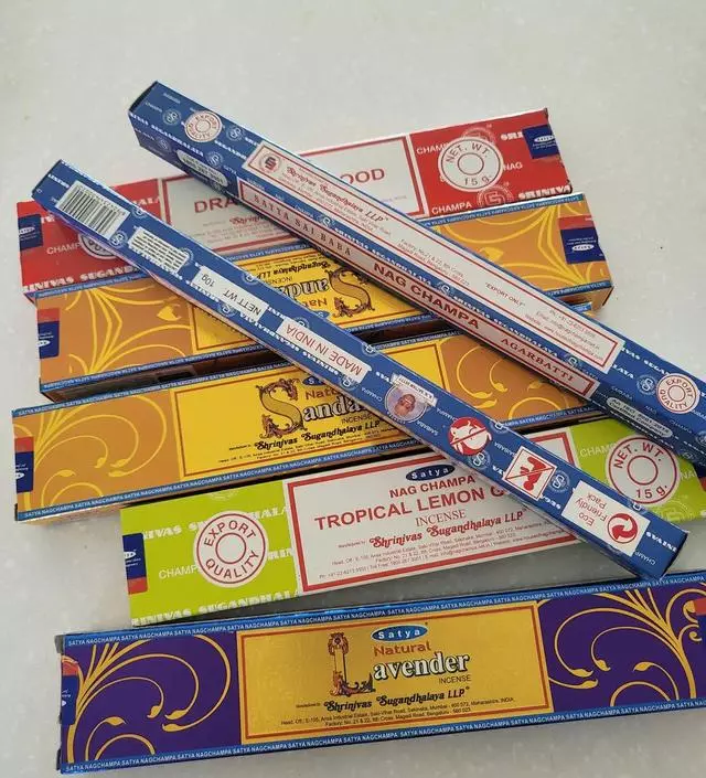 나그참파 : 파우더향, 달달한꽃향
