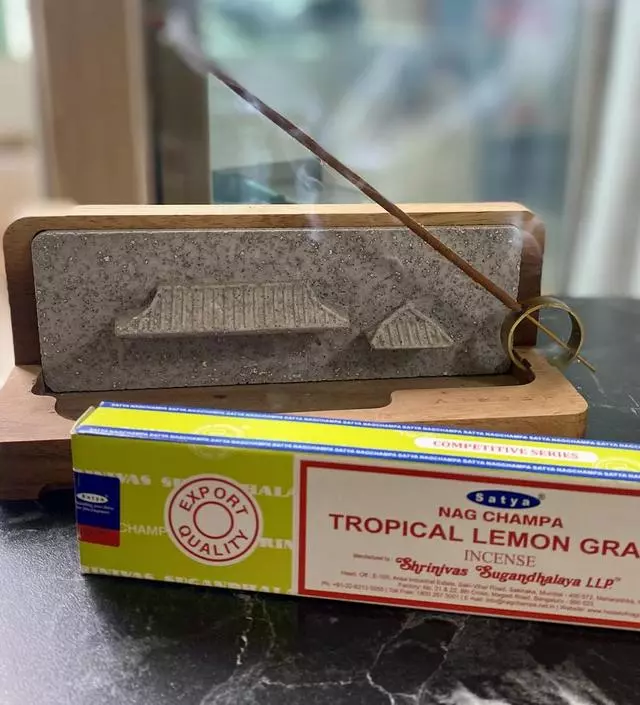 오래간만에 4개 정도 구매하여 인센스를 즐기고 있는데 그저께 또 행사를 하더라구요 그