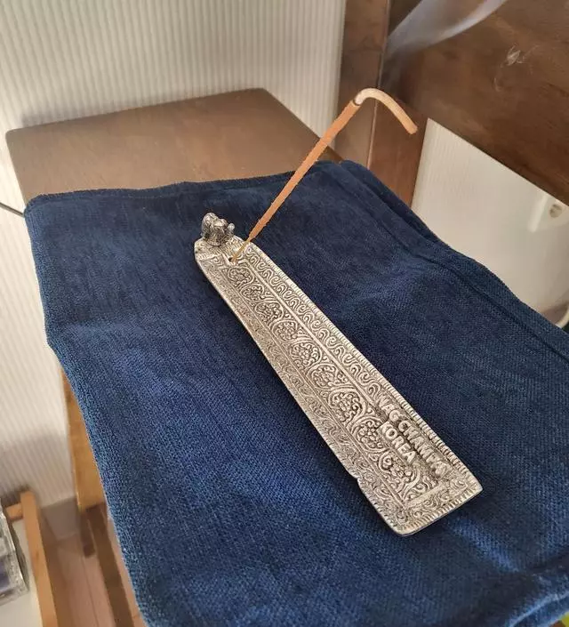 시그니처 향다운 편안해지는 향 늘 사용하던거라 말이 필요없죠^^
