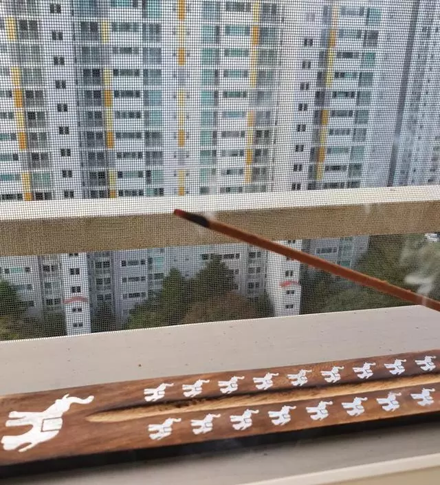 향이 넘 좋아요 아침마다 하나씩 켜놓고있어요
