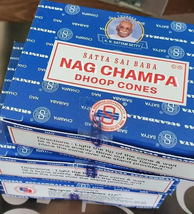 선물하려고 샀어요. 향이 좋다고 명상할 때 좋다고 하네요 ㅎㅎ
