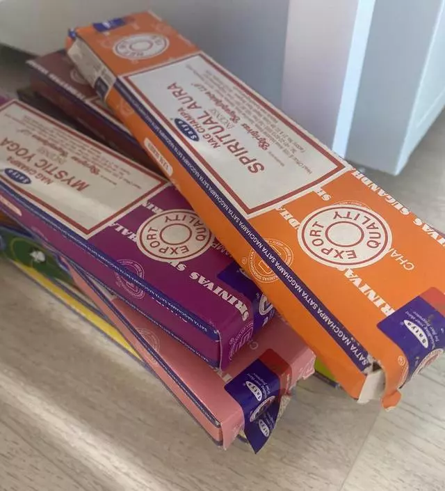 항상 잘 쓰고 있습니다 이번에 리퍼 상품들을 구매해 보았는데 아주 약간 찌그러졌거나