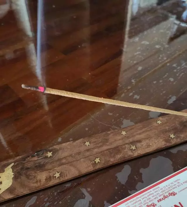 혼자 있을 때, 집에 잡냄새 없앨 때... 등등 피워놓고 있으면 기분전환에 도움이 됩니다