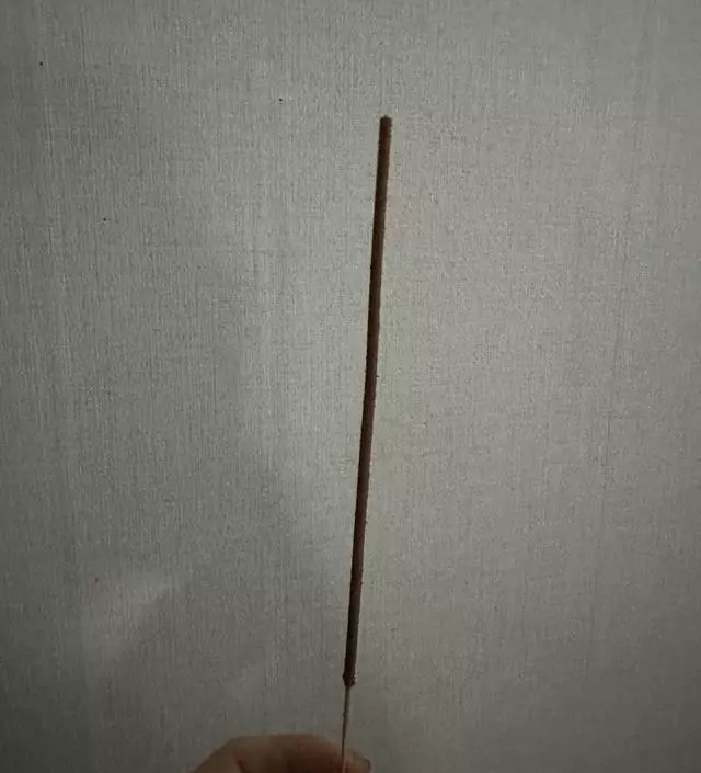 향 나쁘지 않은듯 거의 매일 피우는거 같아요
