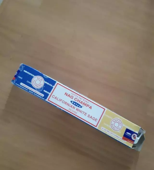 향이 생각보다 강해서, 조금씩 나눠서 피우고 있어요
