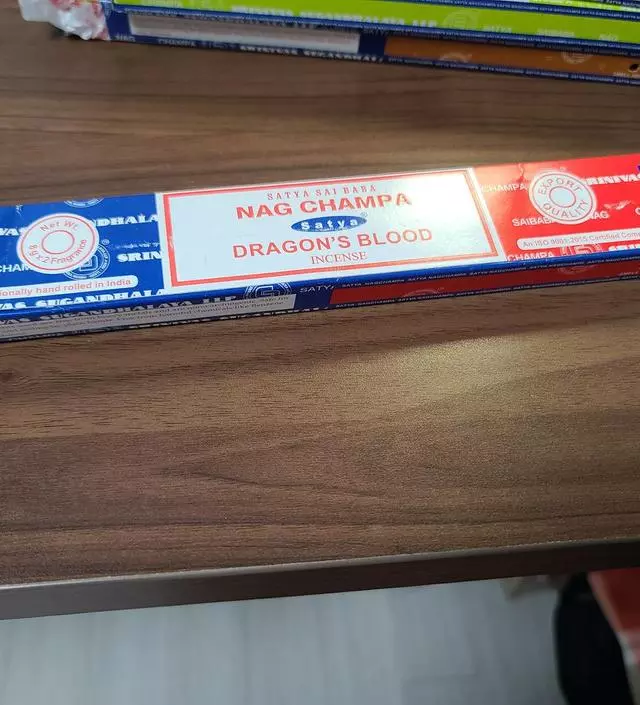 드래곤블러드? 무슨향인진 모르겠지만 좋습니다
