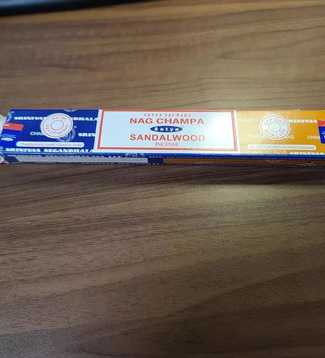 가을에서 겨울 넘어가는 즈음에 산달우드향 인센스태우니까 넘좋네유
