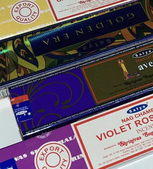 나그참파가 인센스들 중에 제일 편안하게 만들어주는 향인 거 같아요! 다 쓰면 또 구매