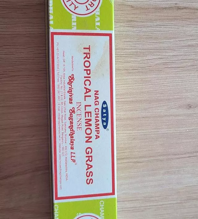 레몬향이 날까햇는데 진짜 나네요ㅎㅎㅎ
