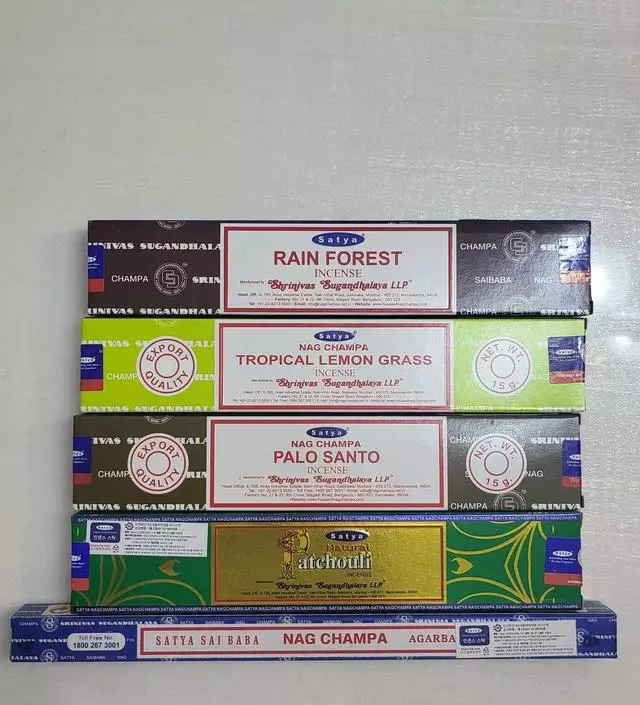 홀더가 아직 안와서 사용 전이지만 박스 밖으로도 은은하게 향이 나네요.
