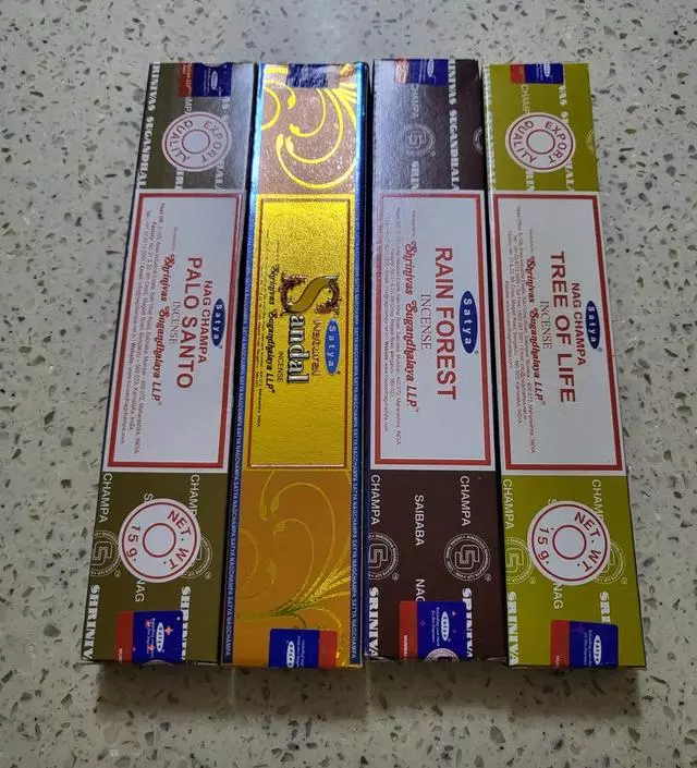 향이 너무 만족스러워요. 아주 진하지 않고 우드향을 좋아하는데 만족합니다.
