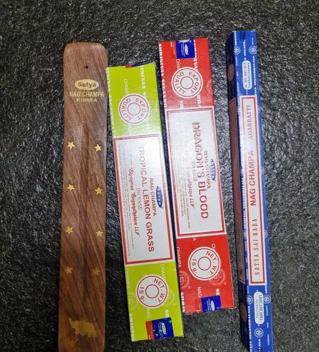 벼르다 샀는데 택배상자 여는순간부터 향이 너무좋네요.처음이라 조금주문했는데 재구매