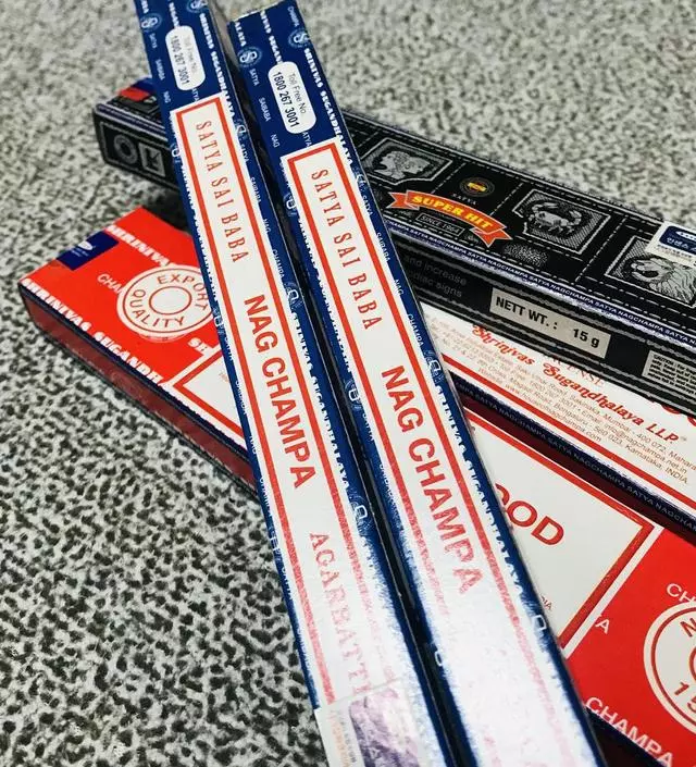 향 피우면 기분전환되고 ~
