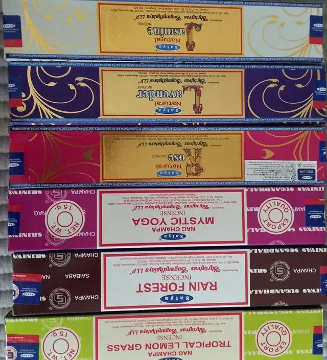 이 향은 엄마가 쓰던 분가루 향? 같은 느낌인데 포근하고 좋아요
