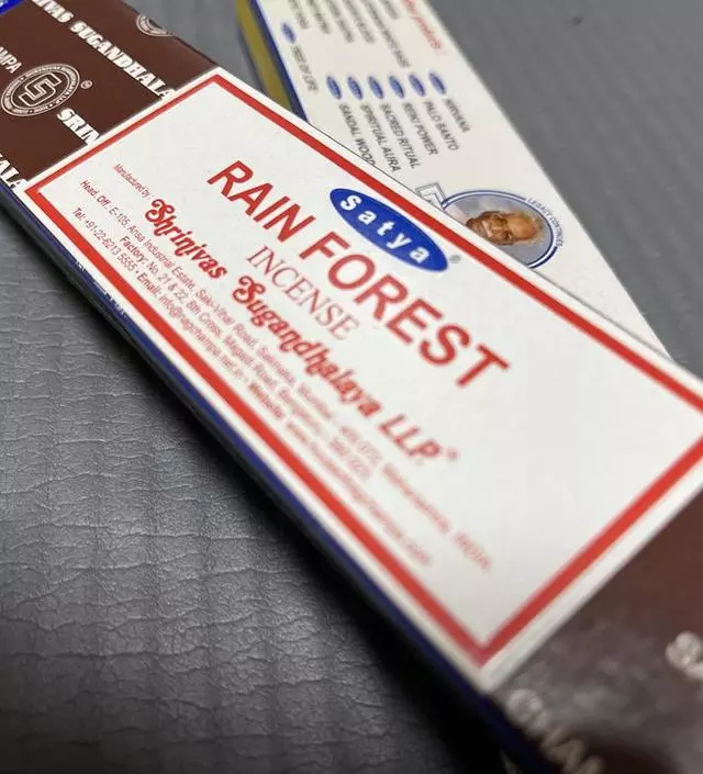 얘는 가루 같은 게 안 뭍어있어요 냄새 좋아요
