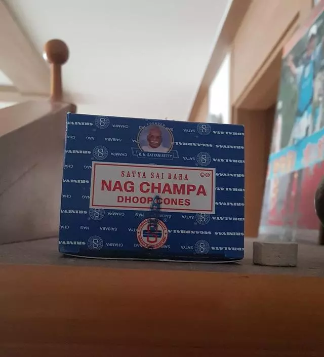 향이 부담스럽지 않고 좋은데 처음 피울때 연기가 좀 나네요
