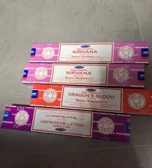 향이 좋아요굿 주변에서 추천받은 향으로 골랐어요
